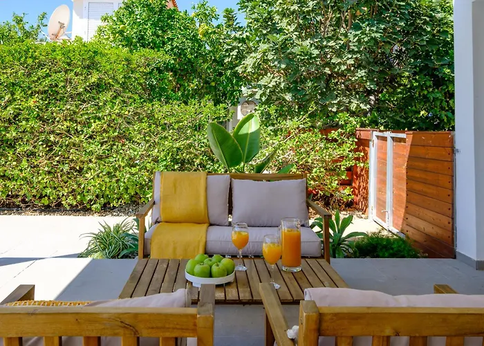 Ivy Blue Villa By Nomads - Short Walk To Coral Bay