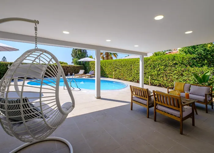 Ivy Blue Villa By Nomads - Short Walk To Coral Bay