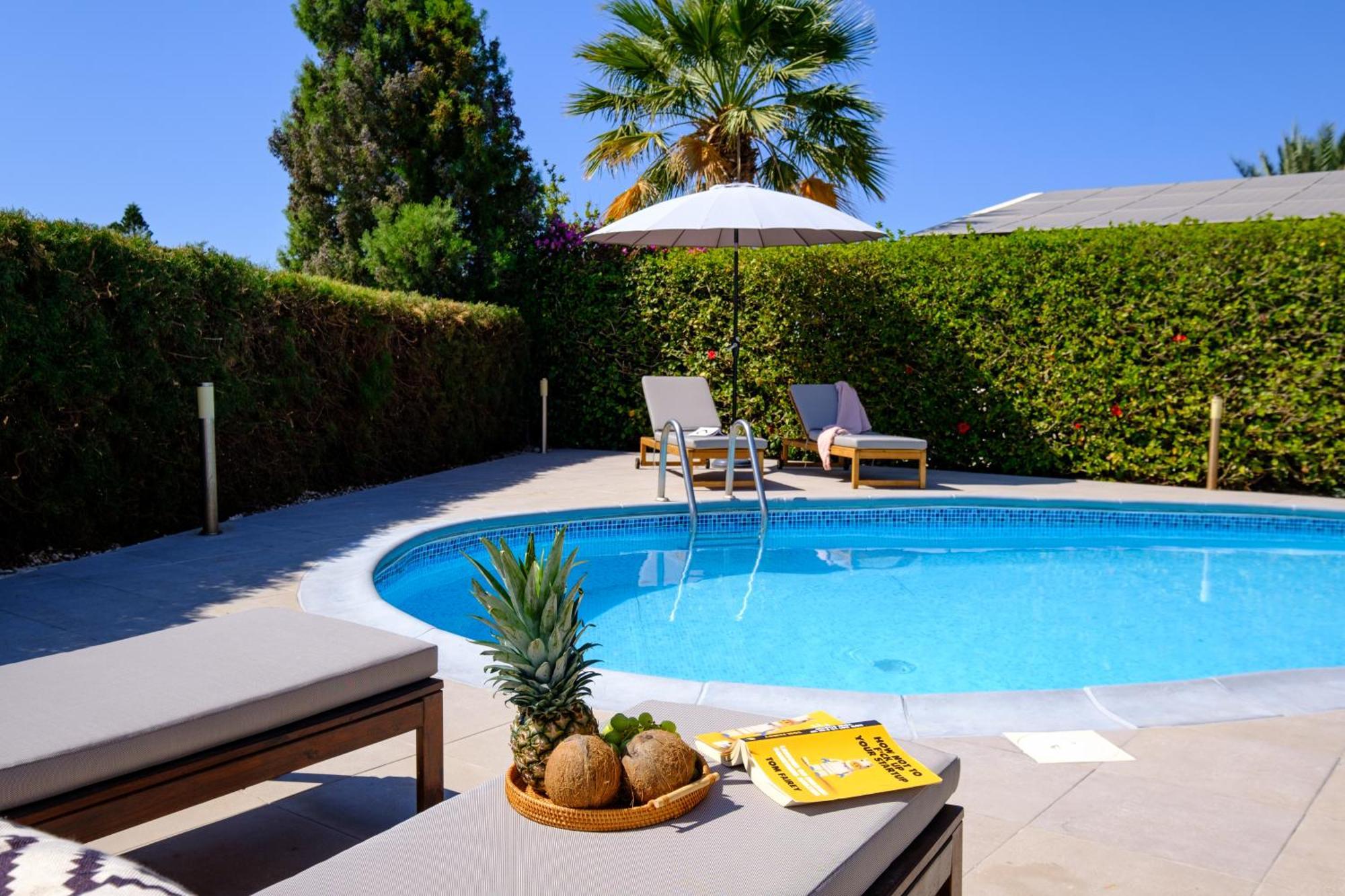 Villa Ivy Blue By Nomads - Short Walk To Coral Bay