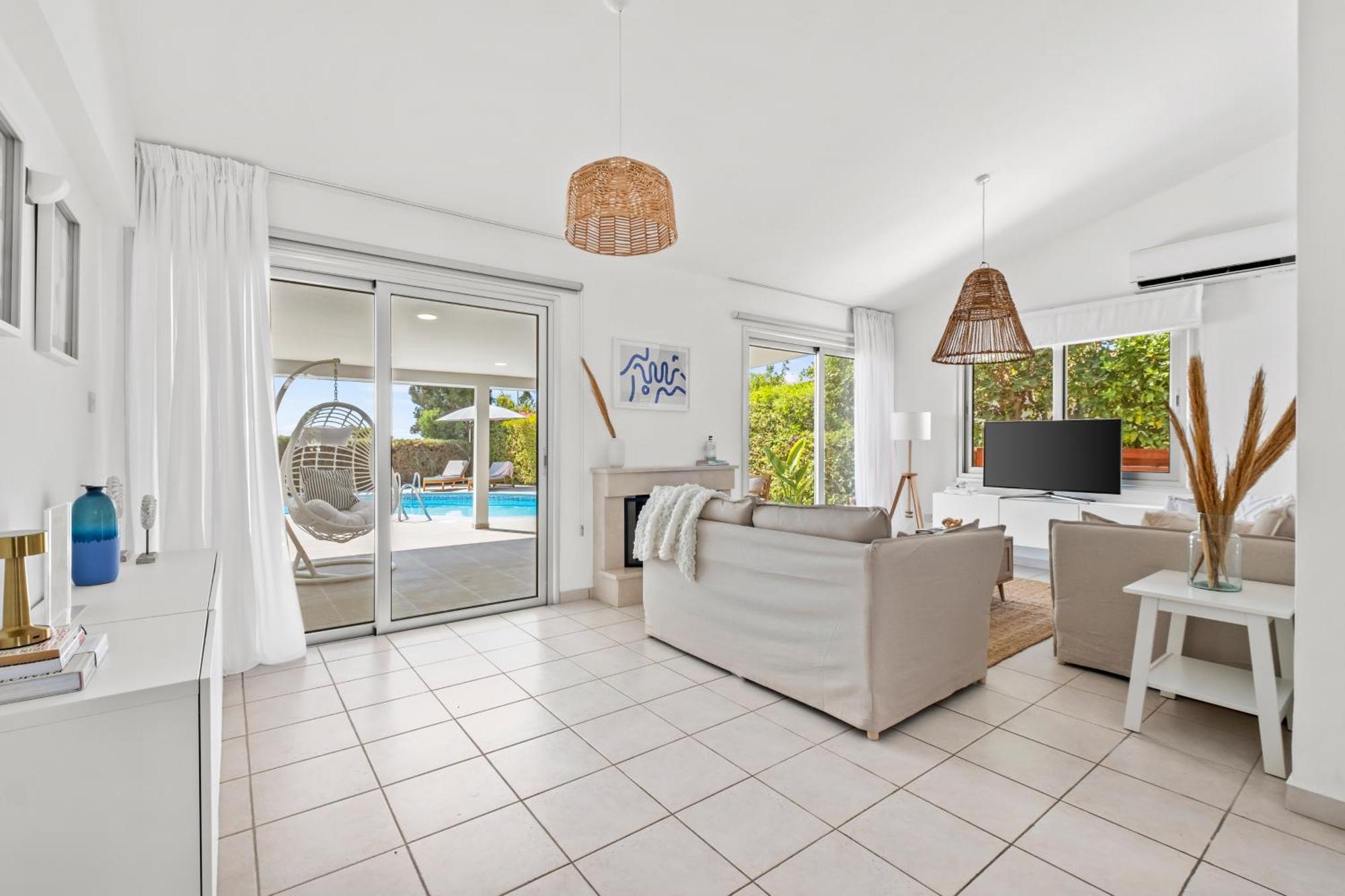 Ivy Blue By Nomads - Short Walk To Coral Bay Villa