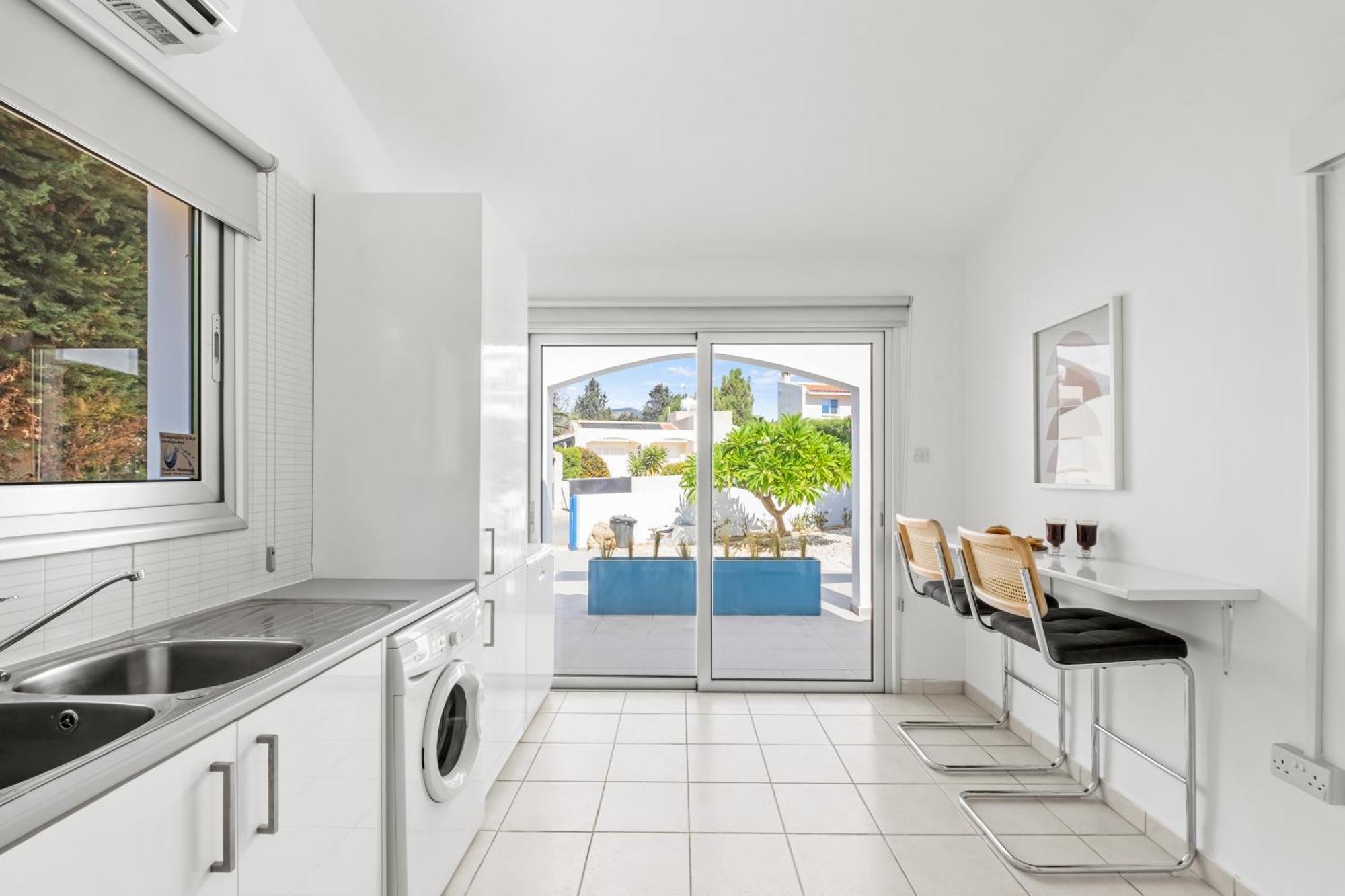 Ivy Blue By Nomads - Short Walk To Coral Bay Villa *