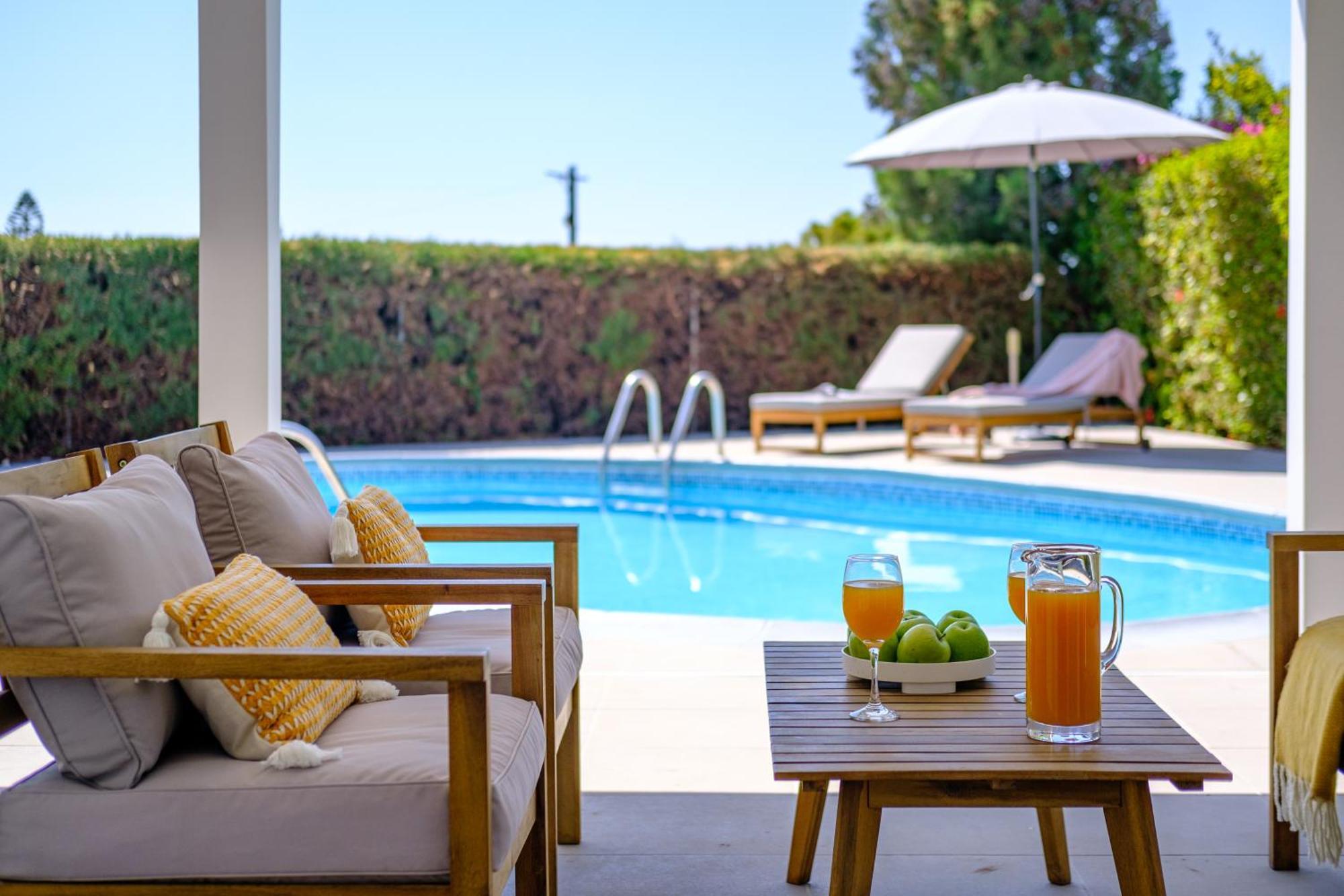 Villa Ivy Blue By Nomads - Short Walk To Coral Bay Peyia