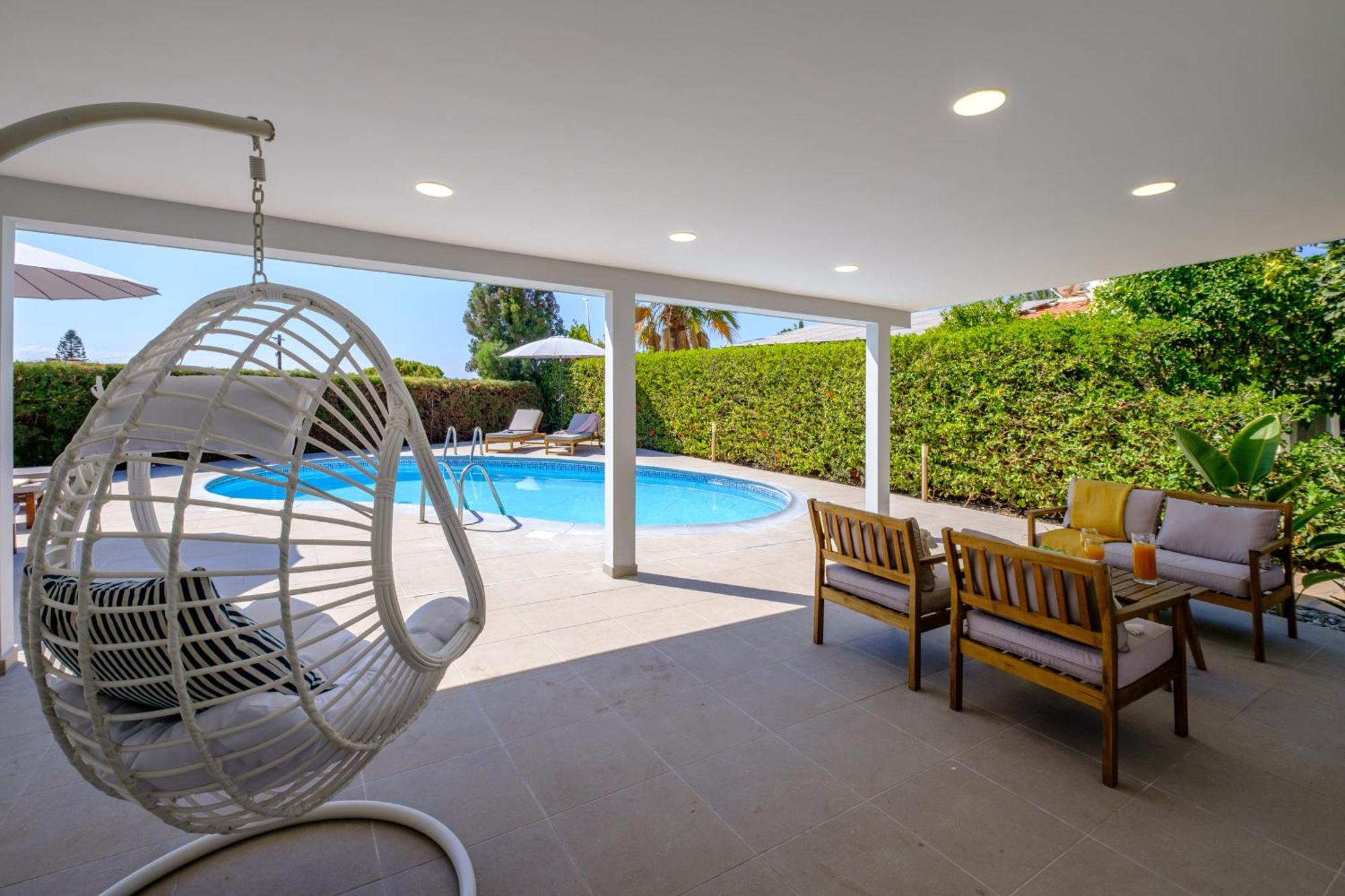 Villa Ivy Blue By Nomads - Short Walk To Coral Bay *