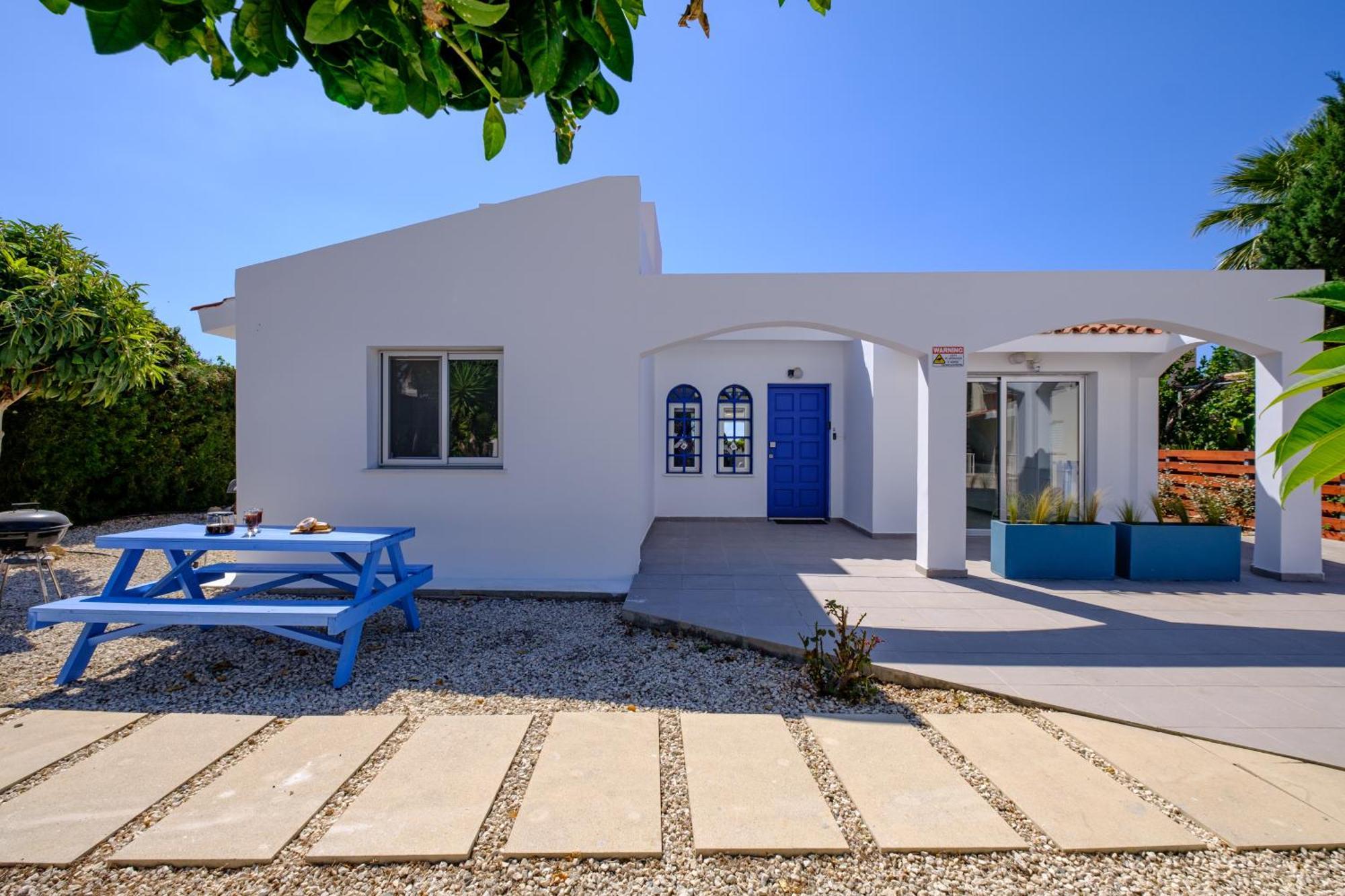 Villa Ivy Blue By Nomads - Short Walk To Coral Bay