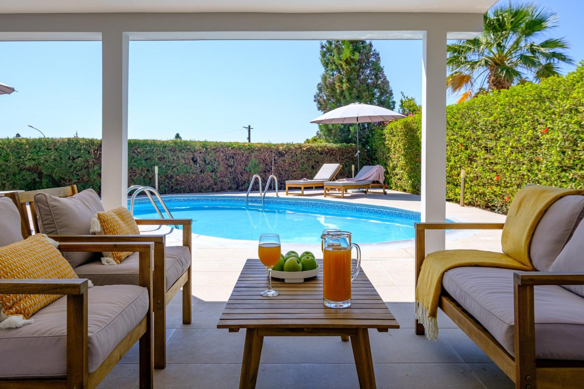 Villa Ivy Blue By Nomads - Short Walk To Coral Bay Peyia